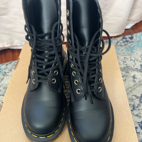 Dr.Martens women's size US 6 - Picture 3 of 3